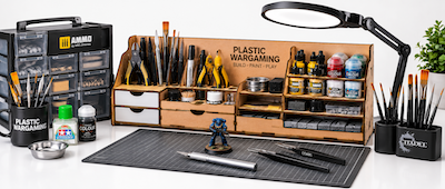 Modelářské pracovní stanice pro stavbu a barvení miniatur